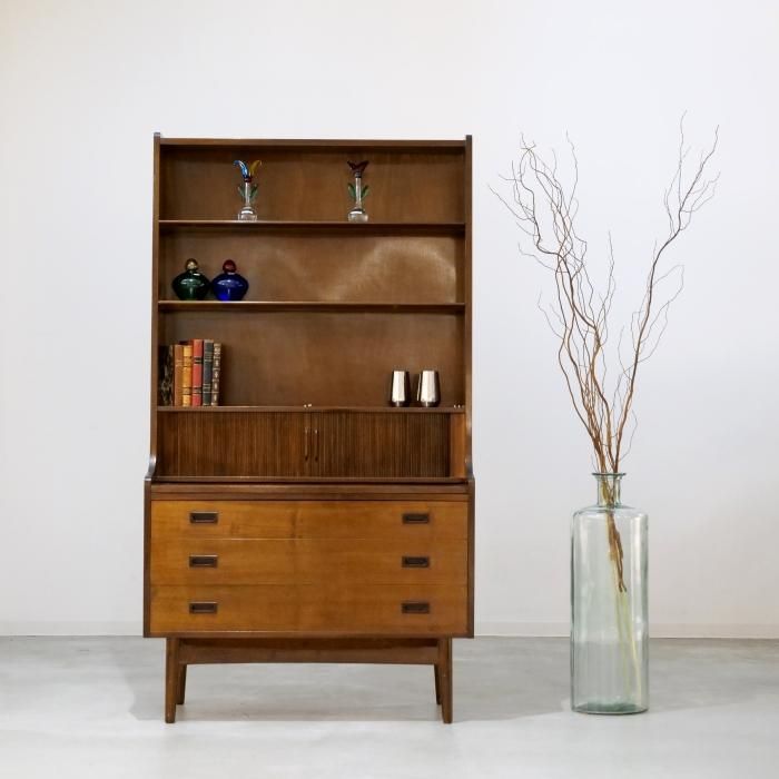 美品レオナール☆インポート40サイズ、上品で華やかなトップス、 高級イタリア家具 レオナルド(REONARD) スリムショーケース