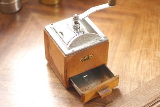 アンティーク Pe De Dienes コーヒーミル - フランスアンティーク雑貨 ...