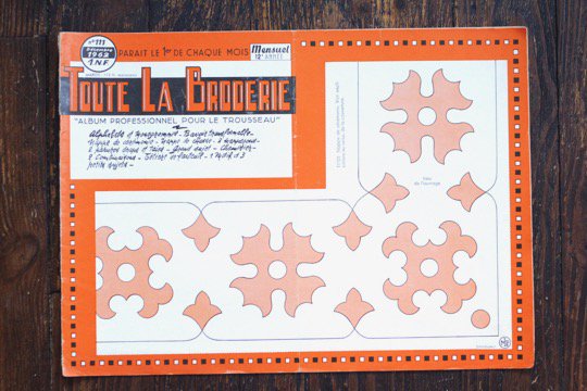 アンティーク 刺繍図案集 『TOUTE LA BRODERIE （刺繍のすべて）』 N°111 - フランスアンティーク雑貨 Mille Chats