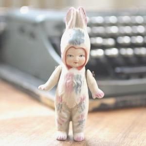 フランス直輸入】うさぎの着ぐるみを着た子どもが愛らしい