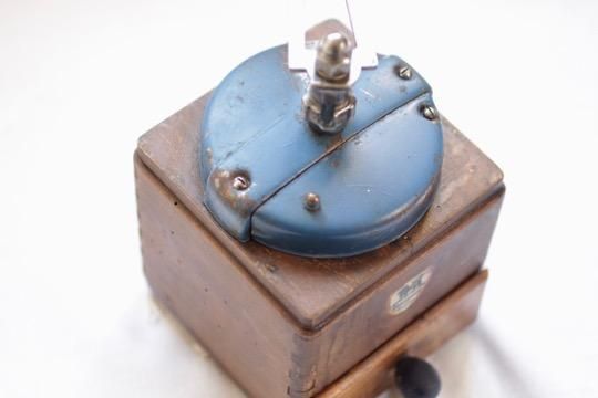 アンティーク プジョー コーヒーミル ブルー ウッド - フランス