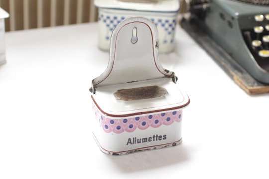 アンティークホーロー BB社 ピンク アリュメット缶 - フランスアンティーク雑貨 Mille Chats