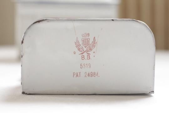 アンティークホーロー BB社 ピンク アリュメット缶 - フランス