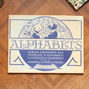 フランスアンティーク ALPHABETS（アルファベット刺繍の図案集）Mme J 
