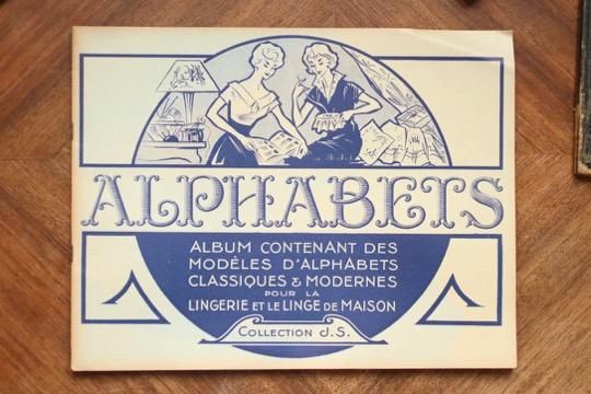 フランスアンティーク ALPHABETS（アルファベット刺繍の図案集）Mme J. SONREL - フランスアンティーク雑貨 Mille Chats