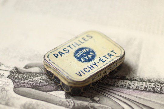 フランス アンティーク ティン缶 PASTILLES VICHY-ETAT 小 A7