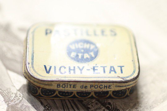 フランス アンティーク ティン缶 PASTILLES VICHY-ETAT 小 A7