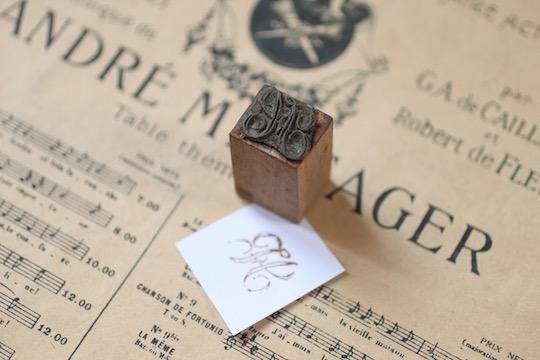 刺繍用モノグラム アンティークスタンプ 