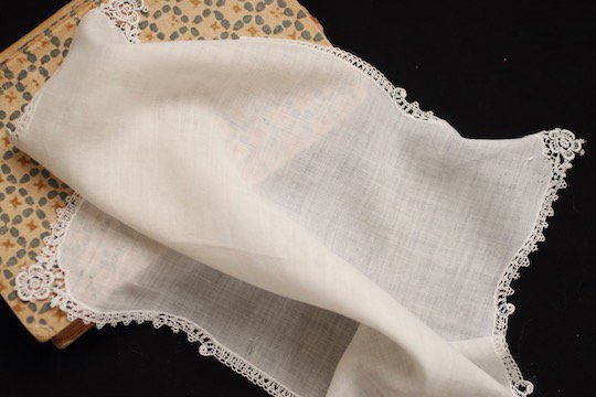 アンティークフランス 花びらチュールの西洋菊 スカラップ白糸刺繍 ...