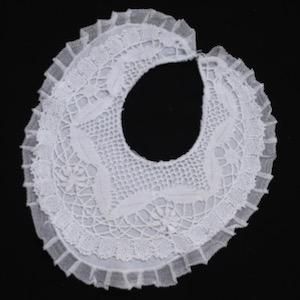 フランスアンティーク　赤刺繍　アンティークスタイ　レース フランスアンティーク 赤刺繍 アンティークスタイ レース