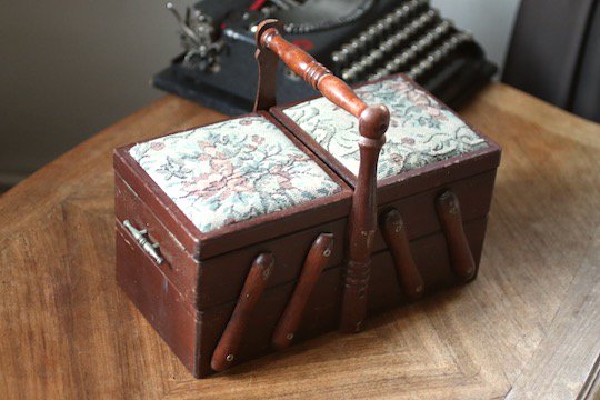 フランスアンティーク裁縫箱(ソーイングボックス)種別裁縫箱