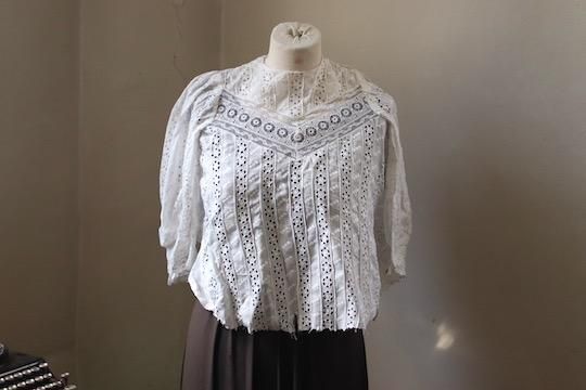 カットワーク刺繍レース ブラウス - フランスアンティーク雑貨