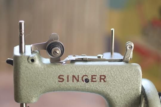 2025 お歳暮【公式】 - 人気ブランド SINGER シンガー アンティーク トイミシン グリーン - フランス その他