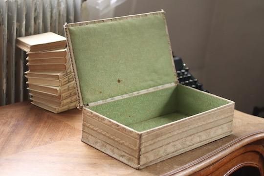 フランス アンティーク カルトナージュBOX リボン刺繍 モアレ 激レア！-