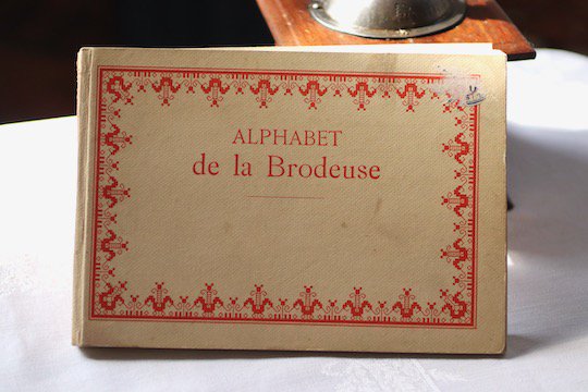BIBLIOTHEQUE DMC - ALPHABET DE LA BRODEUSE（DMC モノグラム刺繍図案