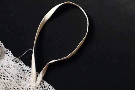 アンティークレースの胸飾り アンティークレース風 ギュピールレース 刺繍レース テーブル