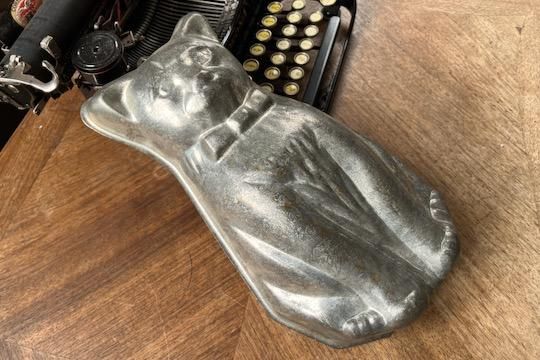 イギリス アンティーク チョコレートモールド ラングドシャ フランス 猫 ラング・ド・シャ 猫のチョコレートモールド | リボンときどきネコ