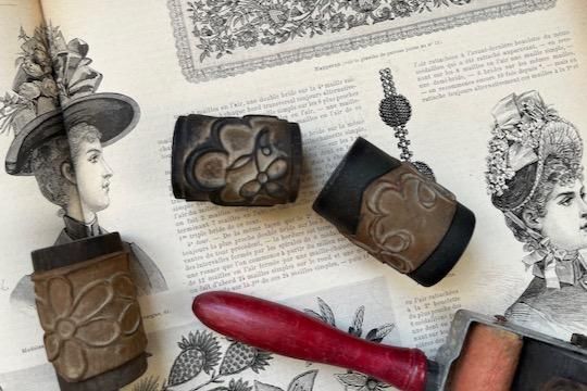 LES ANNEES FOLLES：アンティーク 刺繍用ローラースタンプ