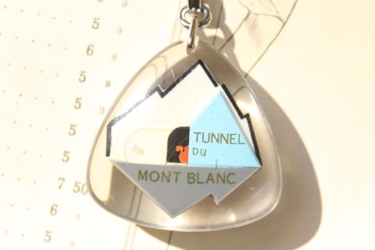 動くブルボンキーホルダー TUNNEL DU MONT BLANC モンブラントンネル - フランスアンティーク雑貨 Mille Chats