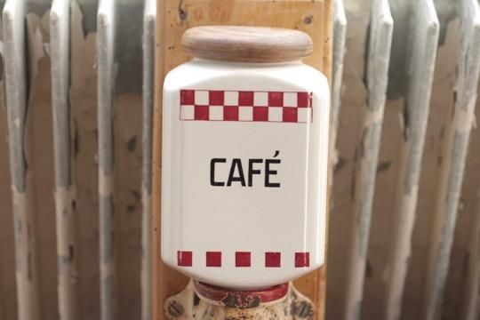 コーヒーミル　壁掛けタイプ　陶器　アンティーク風 細粗挽き自在の実用美品 フランス製 アンティーク 壁掛け型