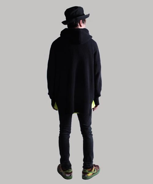 NILDUE SIDE SPLIT LONG KNIT HOODIE / BLK