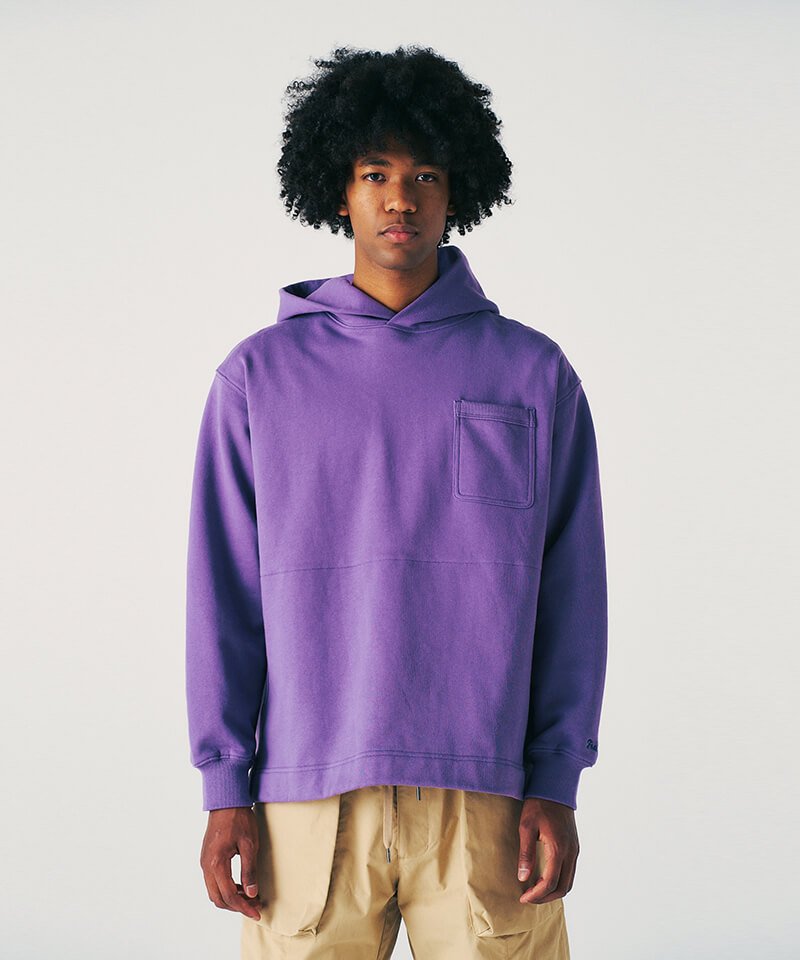 STYLE / スタイル ｜Frame switchwear：PULLOVER WIDE POCKET HOODIE (PURPLE) & WIDE POCKET CREW NECK PULLOVER (ASH BLUE)商品画像2