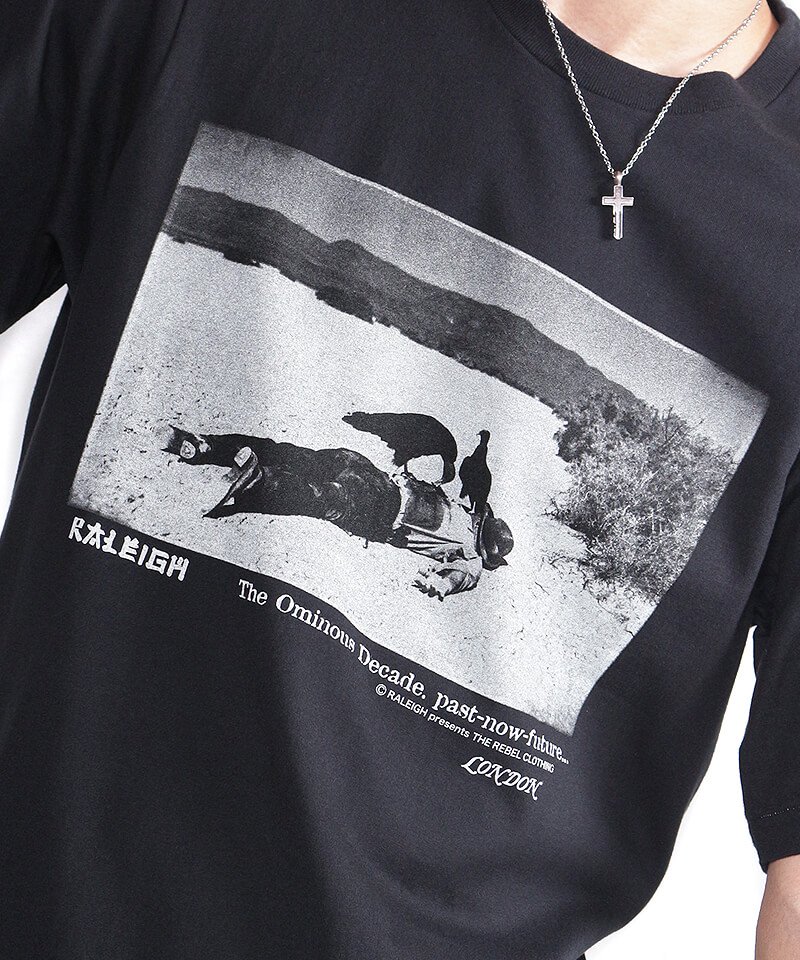 RALEIGH / ラリー（RED MOTEL / レッドモーテル） ｜“The Ominous Decade (Past-Now-Future)” T-SHIRTS (BLACK)商品画像9