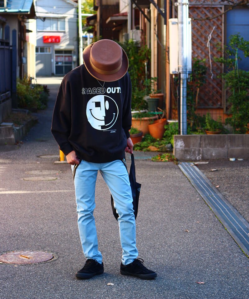 STYLE / スタイル ｜ RALEIGH / ラリー：“SPACED OUT! FAKED SMILE!!” C/N VINTAGE SWEAT (Loose Fit：ACID BLACK)商品画像