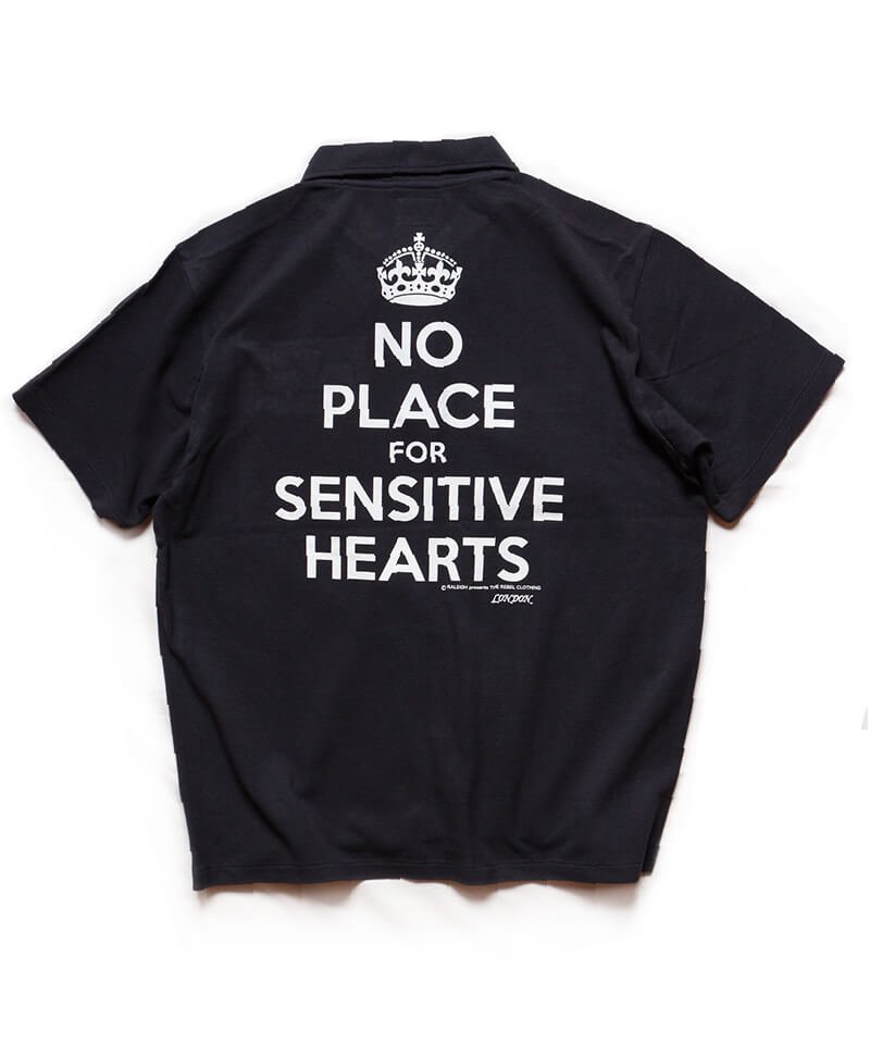 RALEIGH / ラリー（RED MOTEL / レッドモーテル） ｜“NO PLACE FOR SENSITIVE HEARTS(在広東少年)” CROWN POLO SHIRTS (INK BLACK)商品画像1