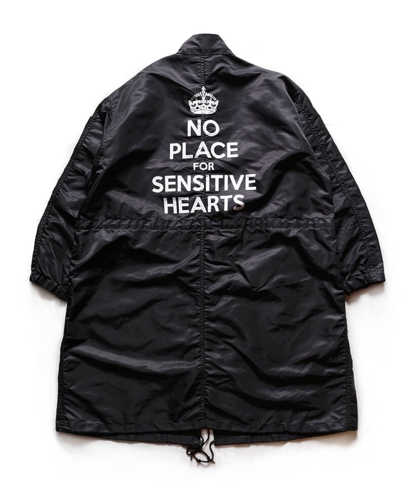 RALEIGH / ラリー（RED MOTEL / レッドモーテル） ｜“NO PLACE FOR SENSITIVE HEARTS (ヌーヴェルヴァーグ)” M-65 FIELD COAT + VELCRO MORALE PATCH SET (BLACK)商品画像1