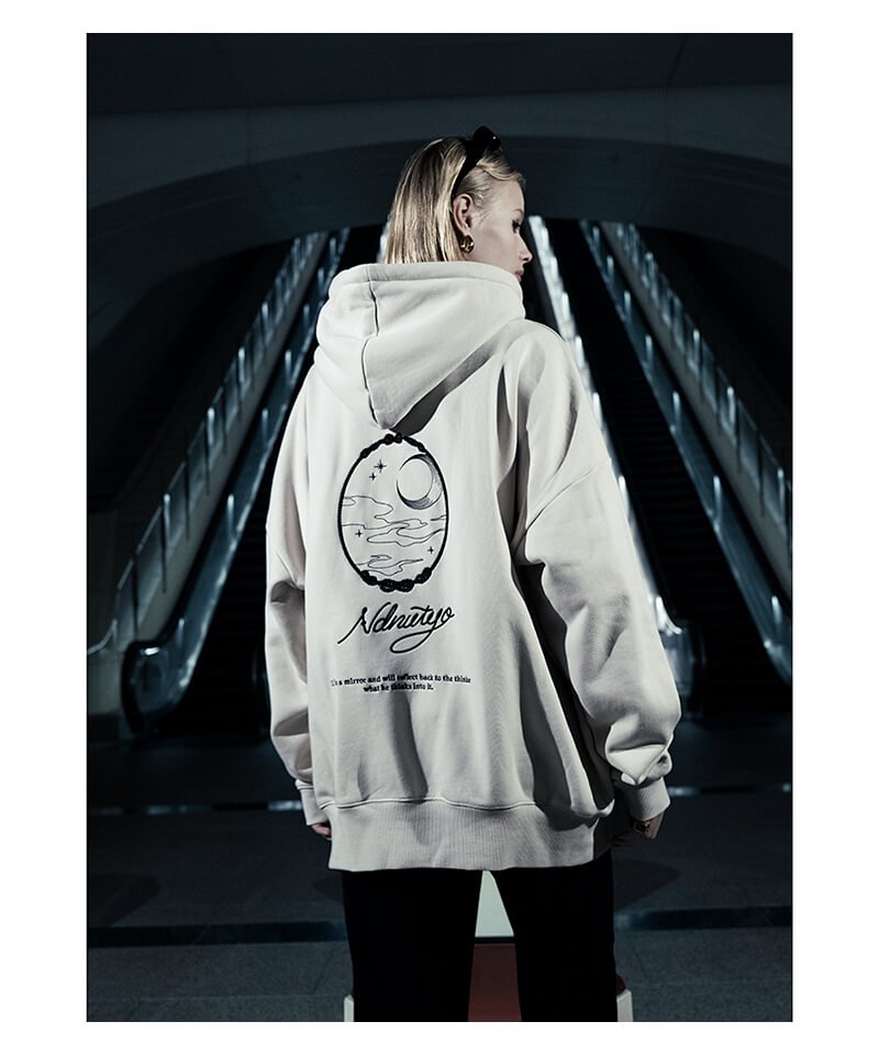 NIL DUE / NIL UN TOKYO ／ ニル デュエ / ニル アン トーキョー【 EMBROIDERY MIRROR HOODIE  (LIGHT BEIGE) 】- SIDEMILITIA inc.の通販サイト