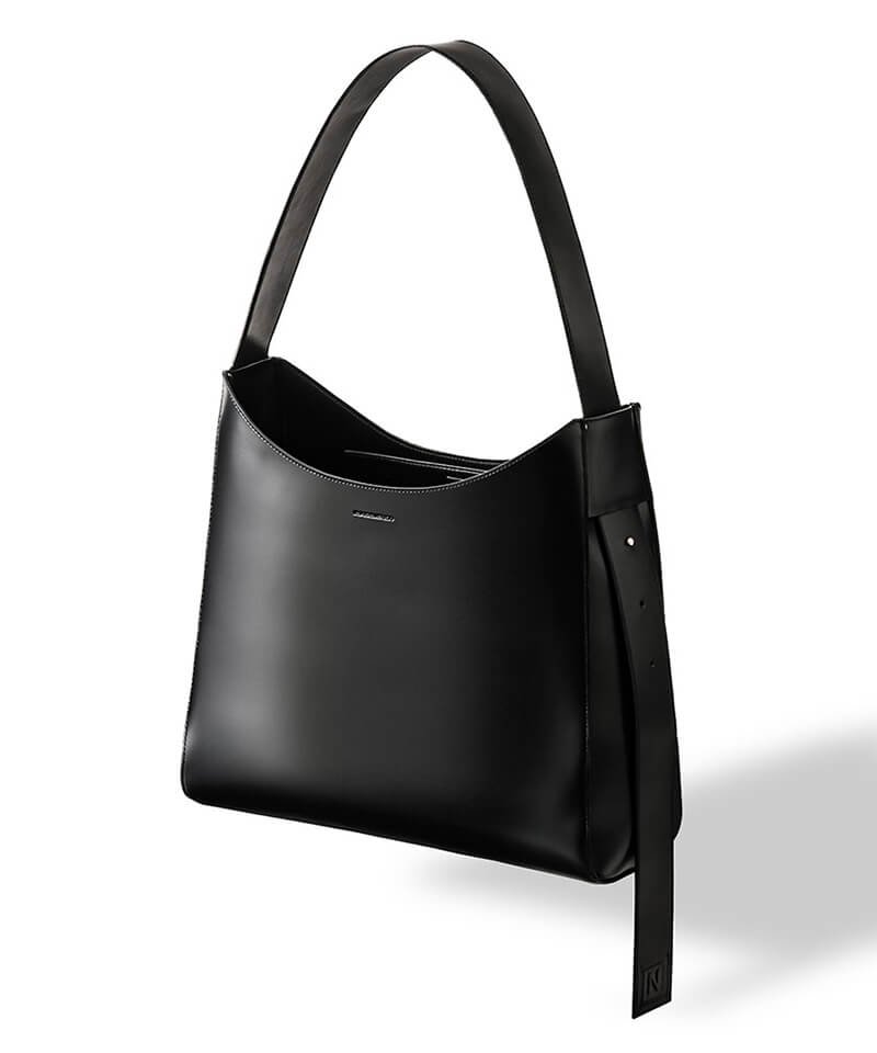 NIL DUE / NIL UN TOKYO / ニル デュエ / ニル アン トーキョー ｜CURVED LEATHER TOTE BAG (BLACK)商品画像1