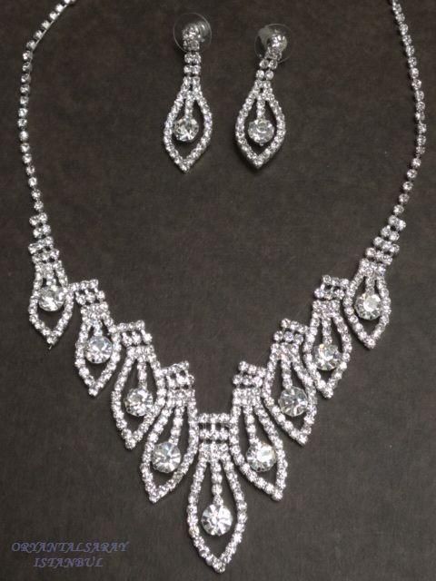 最大87%オフ! クリスタルネックレスピアス SET