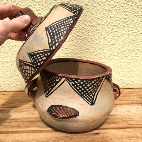 須恵器？　土器？　海外？　アフリカ？　アジア？ 須恵器？ 土器？ 海外？ アフリカ？ アジア？