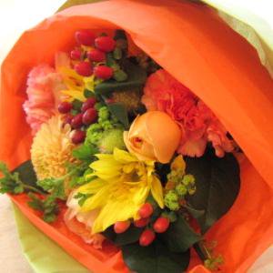 元気が出る ビタミンカラーのブーケ風花束 品川区武蔵小山の花屋 Spice フラワーギフトを全国へ