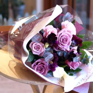 シックでスタイリッシュな 紫のグラデーション花束 品川区武蔵小山の花屋 Spice フラワーギフトを全国へ