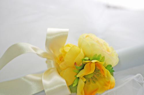 アネモネとラナンキュラスのレモンイエローのキャンドルサービス ケーキナイフ装飾花 ウェディング