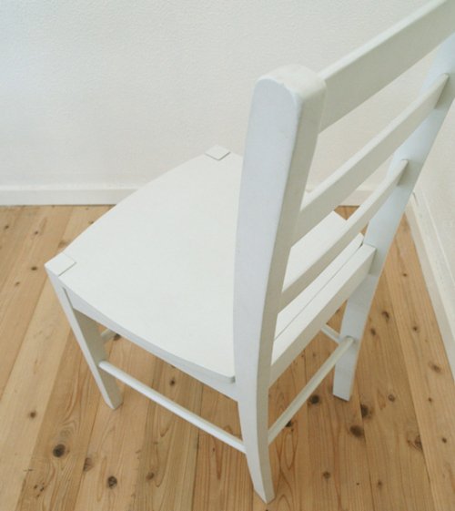 白い木製ダイニングチェア 木製チェア ホワイト　白い椅子　店舗用　１脚～大量購入まで対応可能 座面高45ｃｍ　重さ約5kg 6000円台 食堂用椅子-  大阪　椅子屋