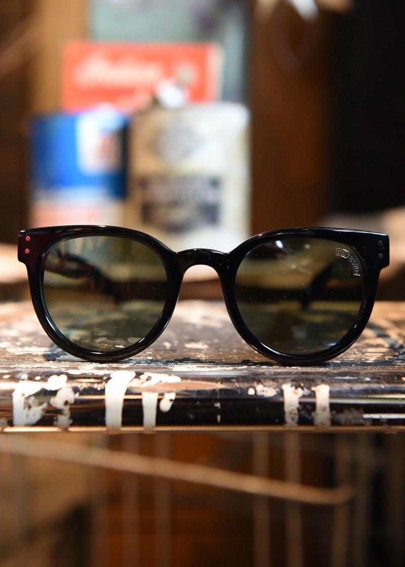 UNCROWD / BASSARA ( BLACK FLAME × DARK GREEN LENS) - CANVAS 