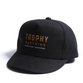 <img class='new_mark_img1' src='https://img.shop-pro.jp/img/new/icons1.gif' style='border:none;display:inline;margin:0px;padding:0px;width:auto;' />TROPHY CLOTHING - HARVEST WORK LOGO TRACKER CAP (BLACK)