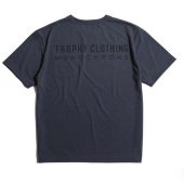 <img class='new_mark_img1' src='https://img.shop-pro.jp/img/new/icons50.gif' style='border:none;display:inline;margin:0px;padding:0px;width:auto;' />TROPHY CLOTHING - MONOCHROME LOGO PC POCKET TEE (CHARCOAL)