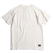 <img class='new_mark_img1' src='https://img.shop-pro.jp/img/new/icons1.gif' style='border:none;display:inline;margin:0px;padding:0px;width:auto;' />TROPHY CLOTHING -  UTILITY MIL HENLEY TEE (NATURAL)