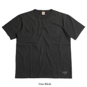 <img class='new_mark_img1' src='https://img.shop-pro.jp/img/new/icons1.gif' style='border:none;display:inline;margin:0px;padding:0px;width:auto;' />TROPHY CLOTHING - OD POCKET TEE (GUN BLACK)