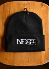 <img class='new_mark_img1' src='https://img.shop-pro.jp/img/new/icons1.gif' style='border:none;display:inline;margin:0px;padding:0px;width:auto;' />THE NEST / Cross Hairs Beanie (Black)