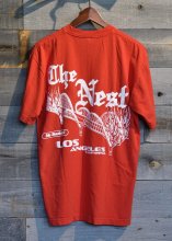 <img class='new_mark_img1' src='https://img.shop-pro.jp/img/new/icons1.gif' style='border:none;display:inline;margin:0px;padding:0px;width:auto;' />THE NEST / Bridge T-Shirt (Red)
