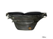 <img class='new_mark_img1' src='https://img.shop-pro.jp/img/new/icons1.gif' style='border:none;display:inline;margin:0px;padding:0px;width:auto;' />TROPHY CLOTHING - HORSEHIDE DAY TRIP BAG (OLIVE)