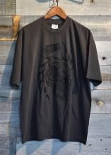 <img class='new_mark_img1' src='https://img.shop-pro.jp/img/new/icons50.gif' style='border:none;display:inline;margin:0px;padding:0px;width:auto;' />THE NEST / KENTUCKY S/S TEE (Faded Black)