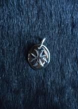 <img class='new_mark_img1' src='https://img.shop-pro.jp/img/new/icons1.gif' style='border:none;display:inline;margin:0px;padding:0px;width:auto;' />HWZN.MFG.CO. - EIGHT LEGGED CROSS MEDAL (SILVER925/SILVER925)