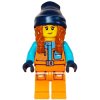 北極探検家のニット帽の女性(#60368)