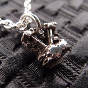 【7th-Heaven Art Jewelry】ナックル　ミニペンダントトップ＆チェーン￥10,750（税別） - ROUGH TAIL &  MOTREK